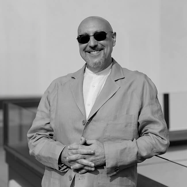 Foto de César, Orquestador de Destinos